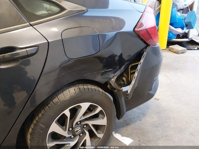 Продажа на аукционе авто 2018 Honda Civic Ex, vin: 2HGFC2F81JH504727, номер лота: 46282081