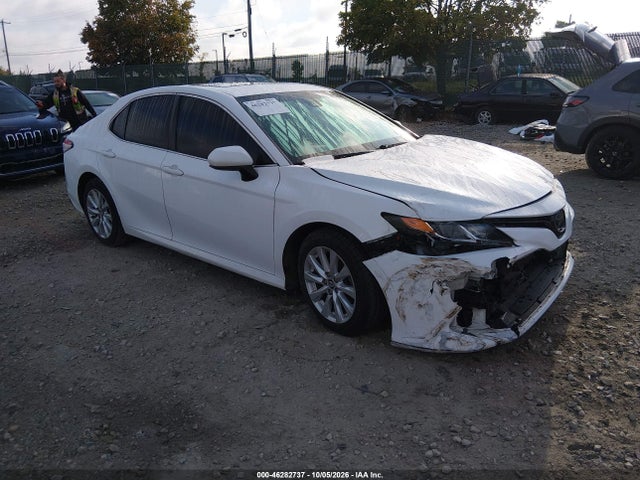 46282737 :رقم المزاد ، 4T1B11HKXJU540429 vin ، 2018 Toyota Camry Le مزاد بيع