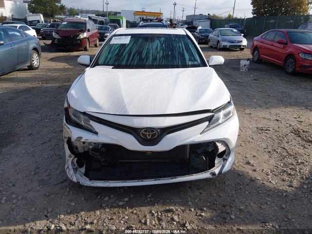 46282737 :رقم المزاد ، 4T1B11HKXJU540429 vin ، 2018 Toyota Camry Le مزاد بيع