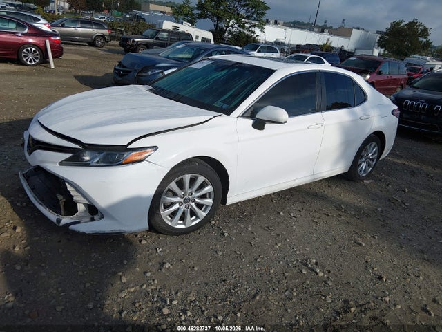 46282737 :رقم المزاد ، 4T1B11HKXJU540429 vin ، 2018 Toyota Camry Le مزاد بيع