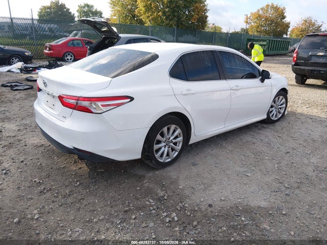 46282737 :رقم المزاد ، 4T1B11HKXJU540429 vin ، 2018 Toyota Camry Le مزاد بيع