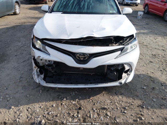 46282737 :رقم المزاد ، 4T1B11HKXJU540429 vin ، 2018 Toyota Camry Le مزاد بيع