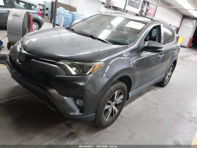 Toyota Rav4 Xle 2018 JTMWFREV5JJ186194 Image 2