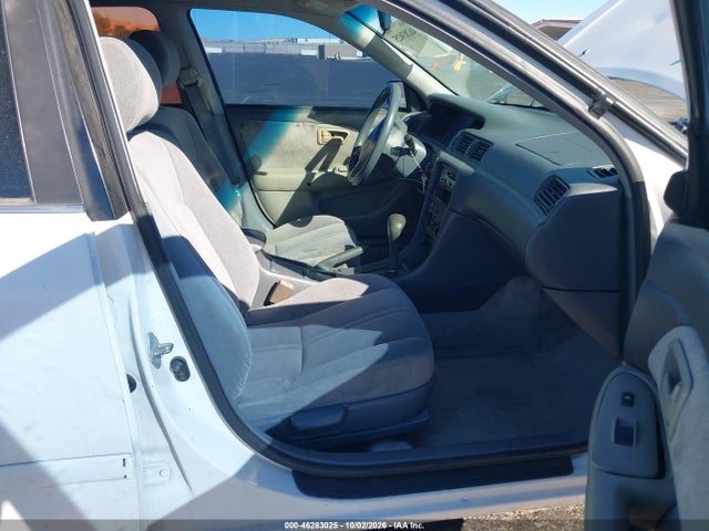 46283025 :رقم المزاد ، 4T1BG22K9YU940957 vin ، 2000 Toyota Camry Ce مزاد بيع