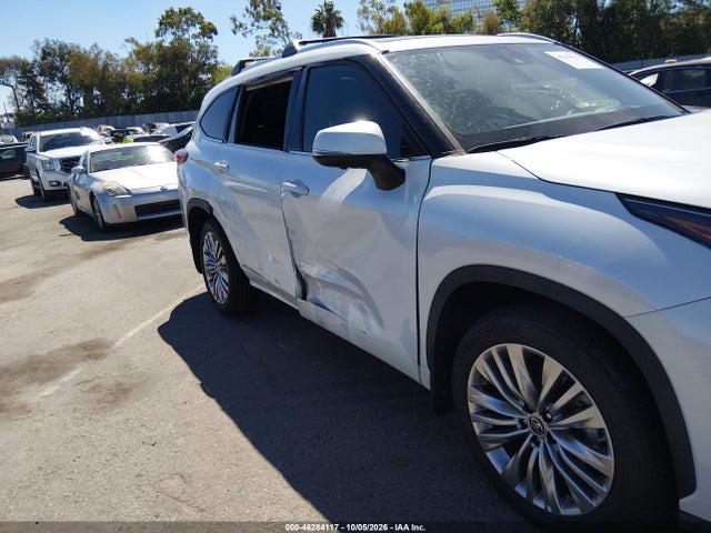 2023 Toyota Highlander Hybrid Platinum მანქანა იყიდება აუქციონზე, vin: 5TDFARAH9PS022831, აუქციონის ნომერი: 46284117