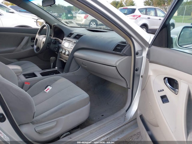 46284141 :رقم المزاد ، 4T1BE46K09U832742 vin ، 2009 Toyota Camry Le مزاد بيع