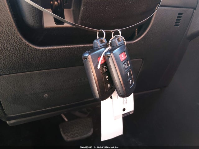 Продажа на аукционе авто 2017 Toyota Highlander Limited, vin: 5TDDZRFH0HS391202, номер лота: 46284312