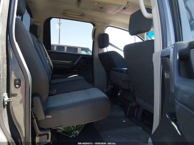 46284313 :رقم المزاد ، 1N6AA07A24N565615 vin ، 2004 Nissan Titan Se مزاد بيع