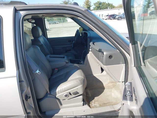 46284487 :رقم المزاد ، 1GNFK16Z44J142472 vin ، 2004 Chevrolet Suburban 1500 Lt مزاد بيع