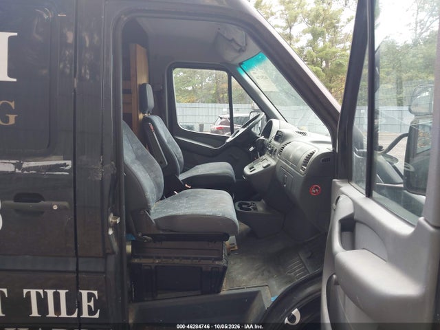 46284746 :رقم المزاد ، WD2PD644945656899 vin ، 2004 Dodge Sprinter Van 2500 مزاد بيع