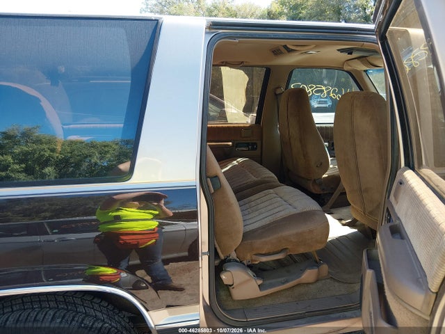 46285803 :رقم المزاد ، 1GNFK16K6PJ355088 vin ، 1993 Chevrolet Suburban K1500 مزاد بيع