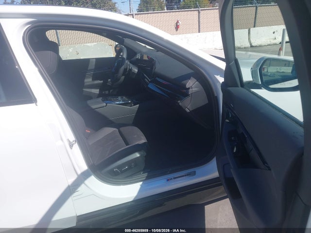 BMW 530i Xdrive 2027 WBA53FJ04VCY24620 Image 5