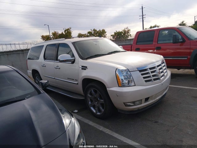 46286068 :رقم المزاد ، 1GYS4HEF6DR256065 vin ، 2013 Cadillac Escalade Esv Luxury مزاد بيع