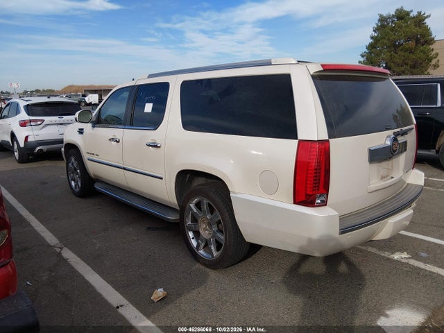 46286068 :رقم المزاد ، 1GYS4HEF6DR256065 vin ، 2013 Cadillac Escalade Esv Luxury مزاد بيع