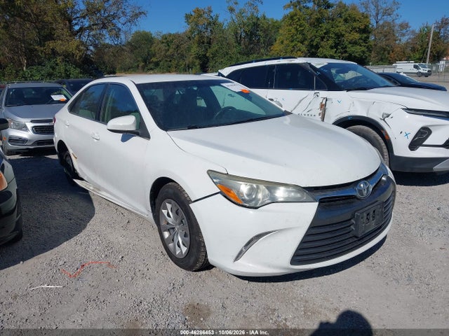 46286453 :رقم المزاد ، 4T4BF1FK1FR506025 vin ، 2015 Toyota Camry Le مزاد بيع