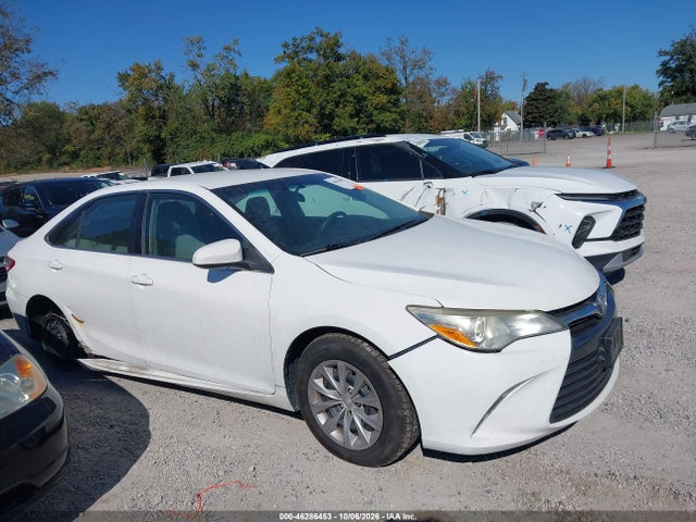 46286453 :رقم المزاد ، 4T4BF1FK1FR506025 vin ، 2015 Toyota Camry Le مزاد بيع
