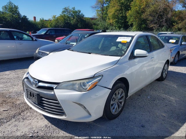 46286453 :رقم المزاد ، 4T4BF1FK1FR506025 vin ، 2015 Toyota Camry Le مزاد بيع
