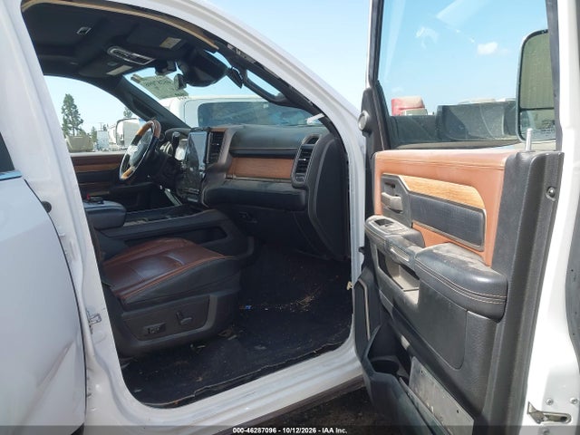3C6UR5GL2LG212684 RAM 2500 Laramie Longhorn 4x4 6&#039;4 Box
