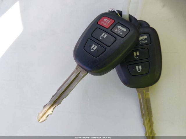 2T1BURHE8HC808213 Toyota COROLLA LE