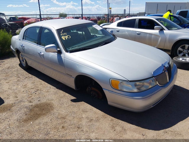 Продажа на аукционе авто 2000 Lincoln Town Car Signature, vin: 1LNHM82W7YY935726, номер лота: 46287345