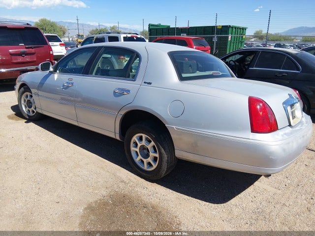 Продажа на аукционе авто 2000 Lincoln Town Car Signature, vin: 1LNHM82W7YY935726, номер лота: 46287345