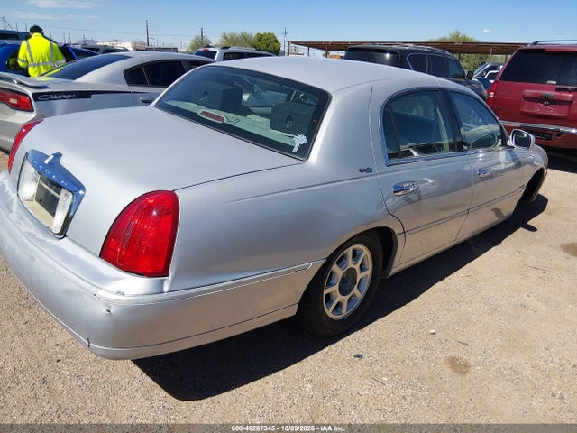 Продажа на аукционе авто 2000 Lincoln Town Car Signature, vin: 1LNHM82W7YY935726, номер лота: 46287345