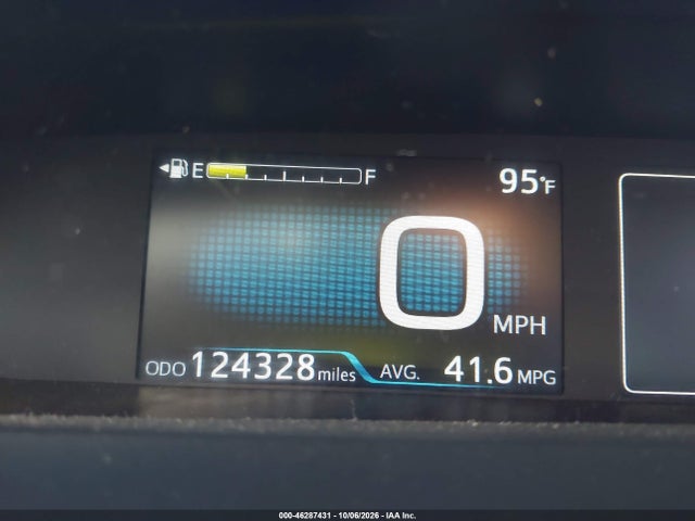 Toyota Prius Two 2018 JTDKBRFU1J3584412 Image 15