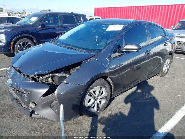 Toyota Prius Two 2018 JTDKBRFU1J3584412 Image 2