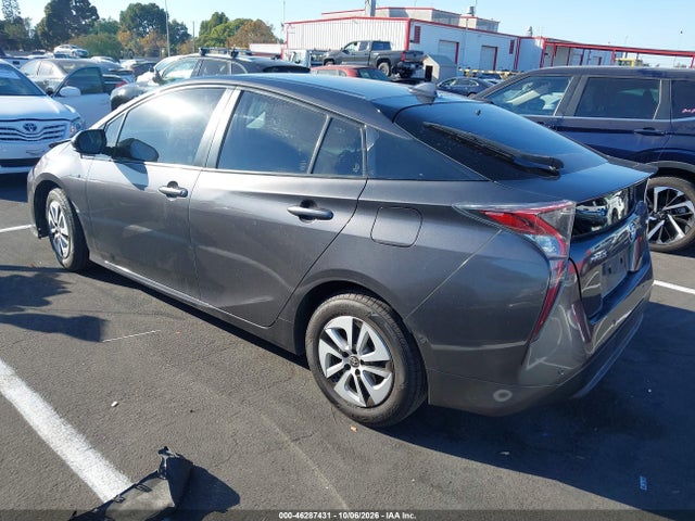 Toyota Prius Two 2018 JTDKBRFU1J3584412 Image 3