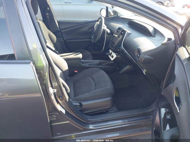 Toyota Prius Two 2018 JTDKBRFU1J3584412 Image 5