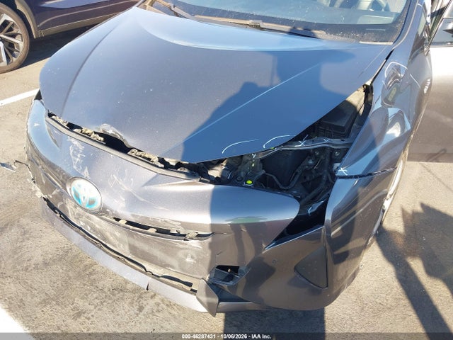 Toyota Prius Two 2018 JTDKBRFU1J3584412 Image 6