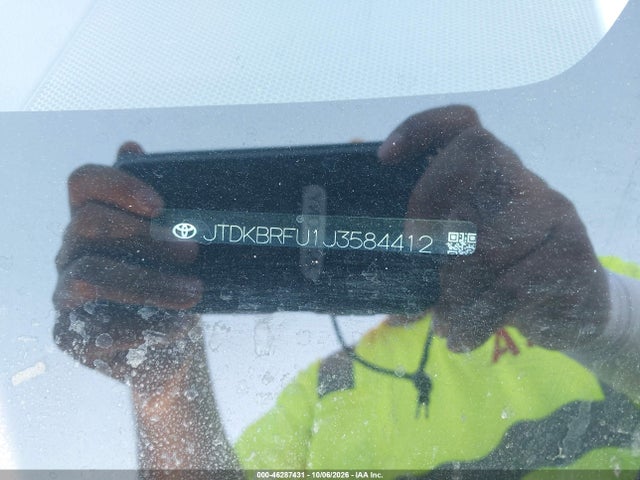Toyota Prius Two 2018 JTDKBRFU1J3584412 Image 9