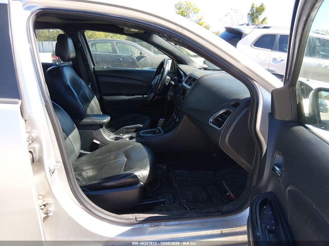 46287613 :رقم المزاد ، 1B3BD2FG9BN531606 vin ، 2011 Dodge Avenger Lux مزاد بيع