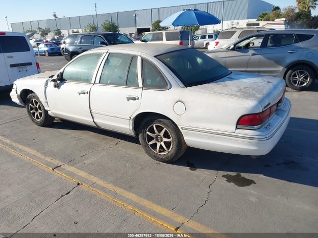 1997 Ford Crown Victoria Police Interceptor მანქანა იყიდება აუქციონზე, vin: 2FALP71W2VX201160, აუქციონის ნომერი: 46287683