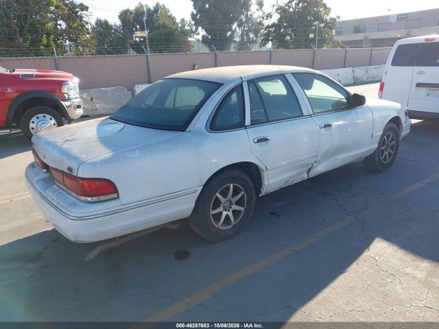 1997 Ford Crown Victoria Police Interceptor მანქანა იყიდება აუქციონზე, vin: 2FALP71W2VX201160, აუქციონის ნომერი: 46287683