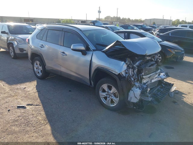 46287753 :رقم المزاد ، 2T3W1RFV0MC131673 vin ، 2021 Toyota Rav4 Xle مزاد بيع