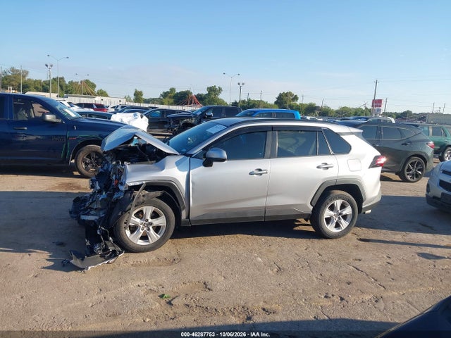 46287753 :رقم المزاد ، 2T3W1RFV0MC131673 vin ، 2021 Toyota Rav4 Xle مزاد بيع