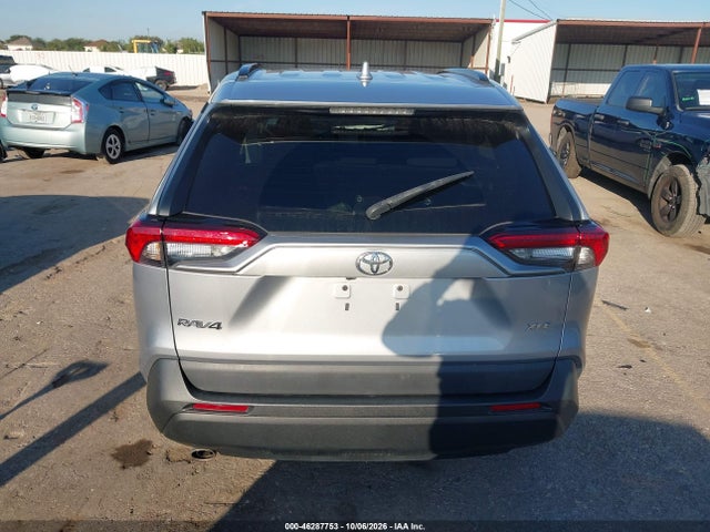 46287753 :رقم المزاد ، 2T3W1RFV0MC131673 vin ، 2021 Toyota Rav4 Xle مزاد بيع
