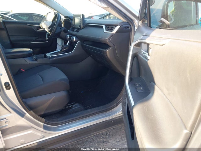 46287753 :رقم المزاد ، 2T3W1RFV0MC131673 vin ، 2021 Toyota Rav4 Xle مزاد بيع