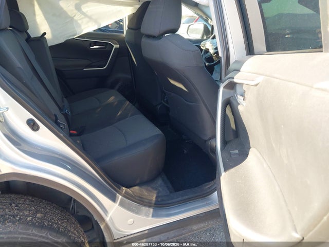 46287753 :رقم المزاد ، 2T3W1RFV0MC131673 vin ، 2021 Toyota Rav4 Xle مزاد بيع