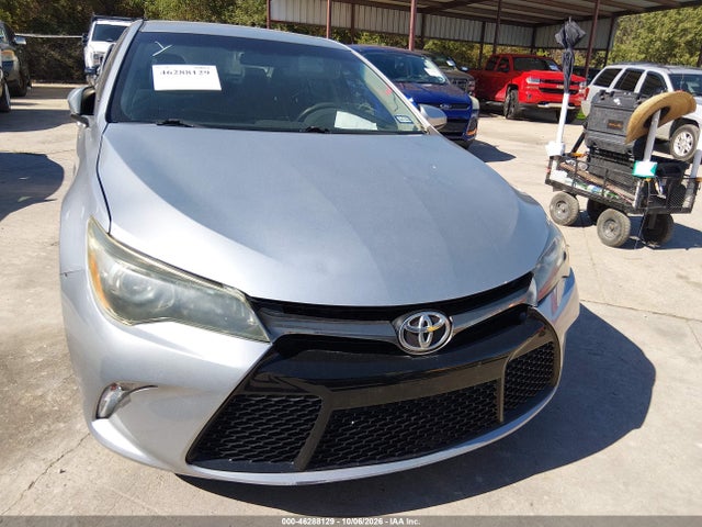 46288129 :رقم المزاد ، 4T1BF1FK1FU887126 vin ، 2015 Toyota Camry Se مزاد بيع