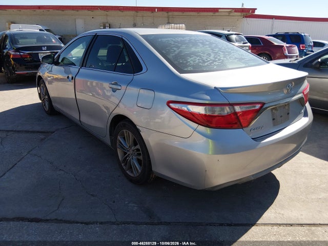 46288129 :رقم المزاد ، 4T1BF1FK1FU887126 vin ، 2015 Toyota Camry Se مزاد بيع