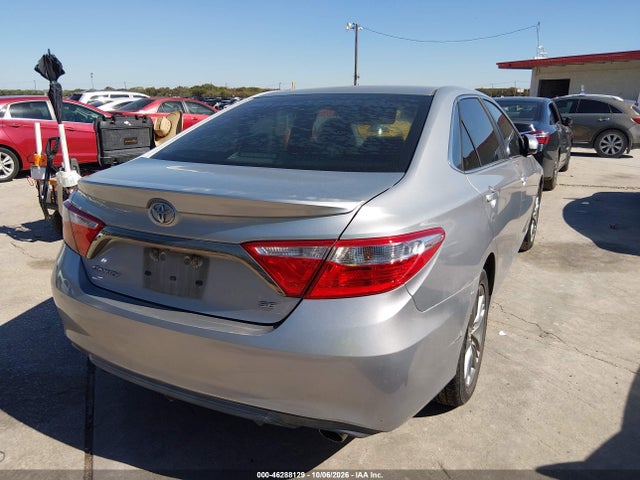 46288129 :رقم المزاد ، 4T1BF1FK1FU887126 vin ، 2015 Toyota Camry Se مزاد بيع