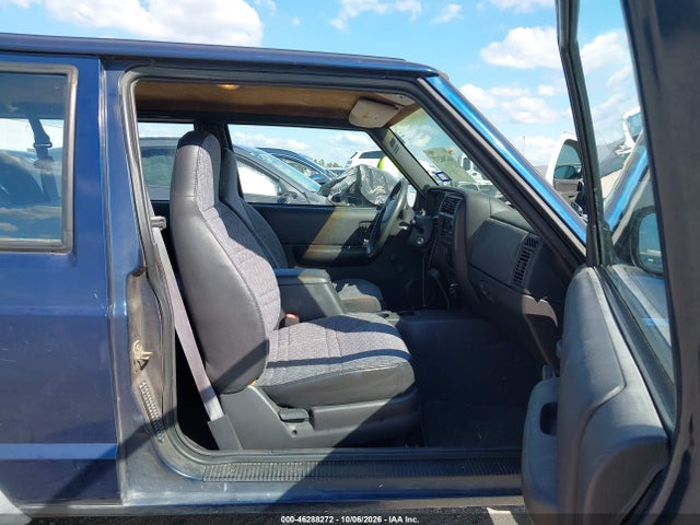 2000 Jeep Cherokee Se მანქანა იყიდება აუქციონზე, vin: 1J4FT27S8YL189523, აუქციონის ნომერი: 46288272