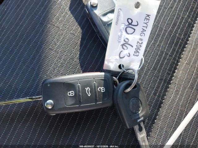 2015 Volkswagen Tiguan S მანქანა იყიდება აუქციონზე, vin: WVGAV7AX0FW501885, აუქციონის ნომერი: 46289237