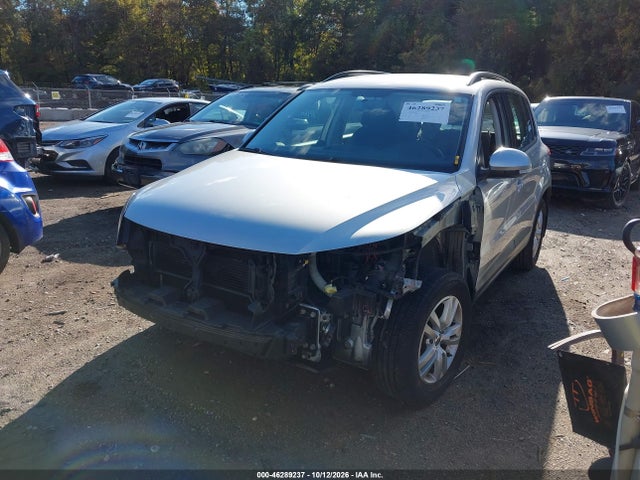2015 Volkswagen Tiguan S მანქანა იყიდება აუქციონზე, vin: WVGAV7AX0FW501885, აუქციონის ნომერი: 46289237