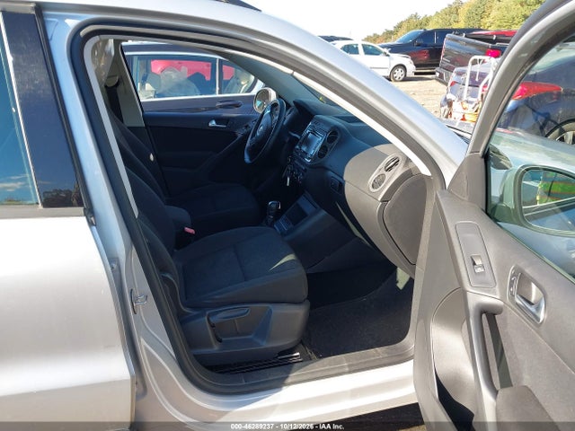 2015 Volkswagen Tiguan S მანქანა იყიდება აუქციონზე, vin: WVGAV7AX0FW501885, აუქციონის ნომერი: 46289237