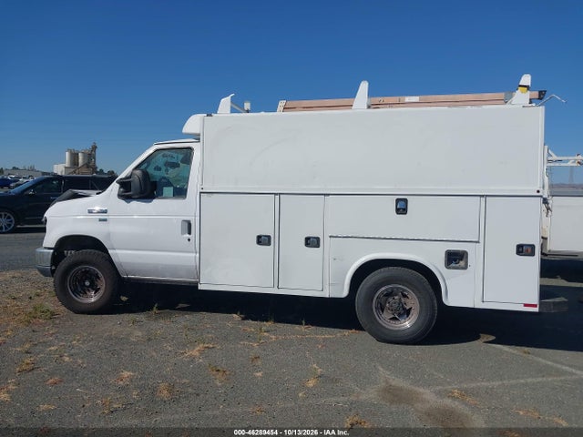 Ford E-350 Cutaway 2019 1FDWE3F61KDC33644 Image 16
