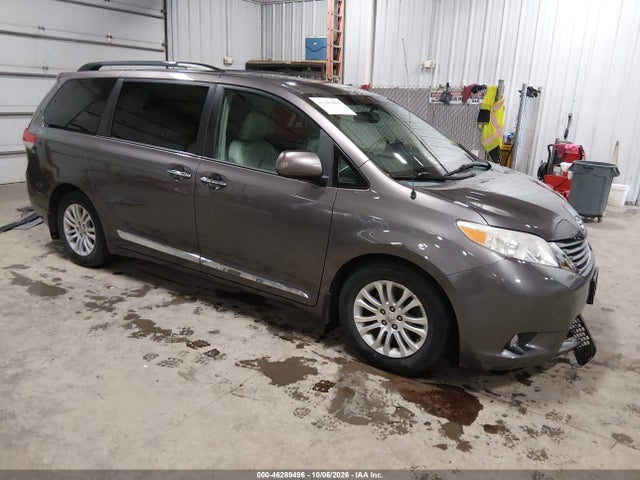 46289496 :رقم المزاد ، 5TDYK3DCXDS334073 vin ، 2013 Toyota Sienna Xle V6 8 Passenger مزاد بيع