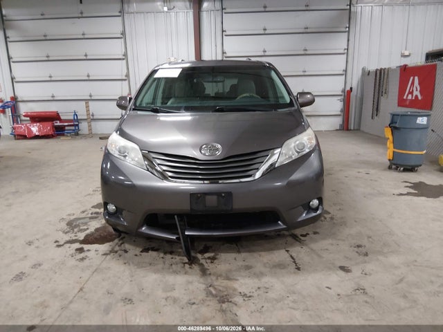 46289496 :رقم المزاد ، 5TDYK3DCXDS334073 vin ، 2013 Toyota Sienna Xle V6 8 Passenger مزاد بيع